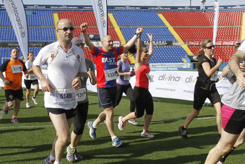 Busca't en l'arribada a l'Estadi de la Volta a Peu del Levante UD