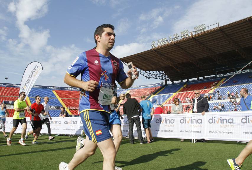 Búscate en la llegada al Estadio de la Volta a Peu del Levante UD