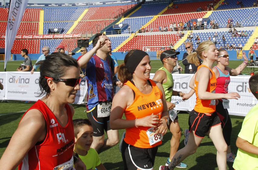 Busca't en l'arribada a l'Estadi de la Volta a Peu del Levante UD