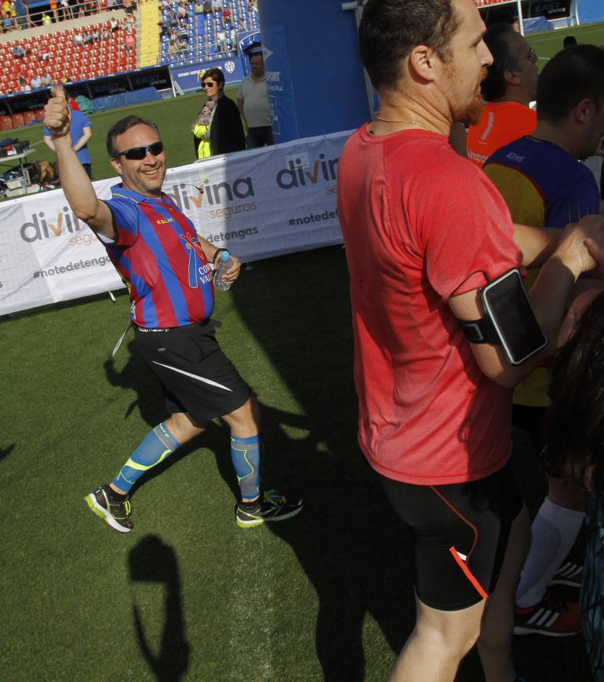 Búscate en la llegada al Estadio de la Volta a Peu del Levante UD