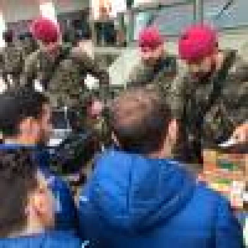Las mejores imágenes de Levante UD EDI y las Fuerzas Armadas en el Día de la Delegación de Defensa de la CV