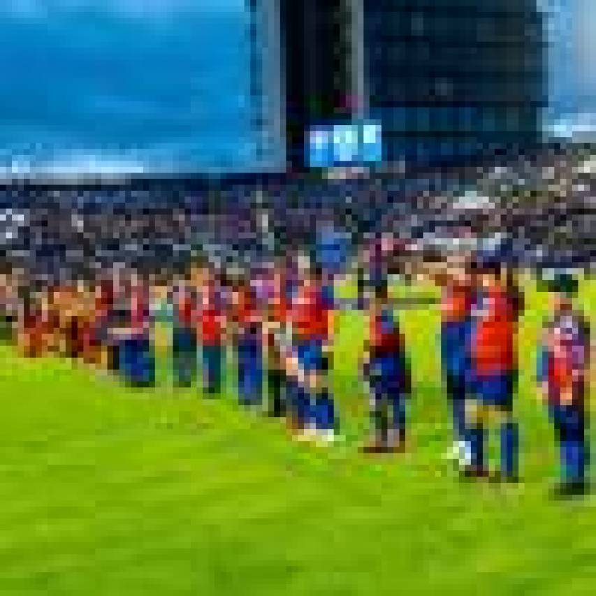 Presentación colegios Torneo Todos Jugamos antes del Levante UD vs Leganés 1