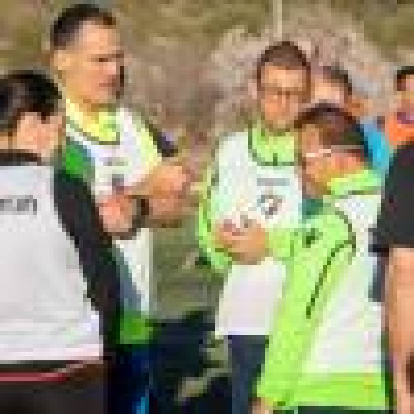 En imágenes: el divertido entrenamiento del Levante UD EDI con los empleados del BBVA