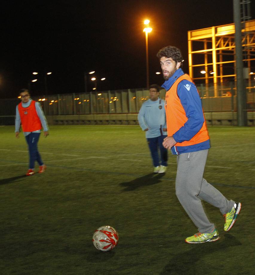 Pablo Andújar y Javier Martínez disfrutan de un entrenamiento muy especial con Levante UD EDI