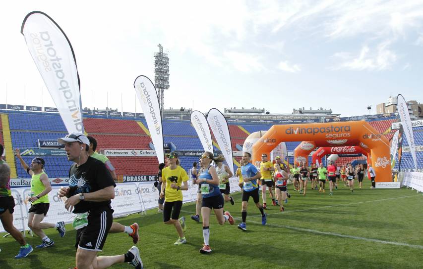 Busca't en l'arribada a l'Estadi de la Volta a Peu del Levante UD