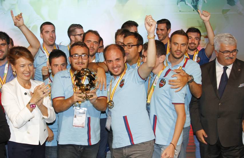 Campeones, campeones!Revive la victoria en la final del Levante UD EDI