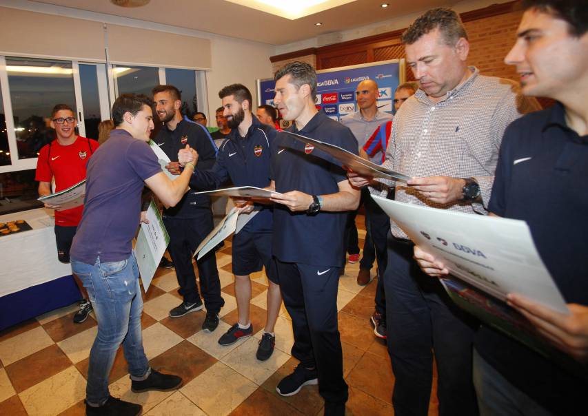Las mejores imágenes de la III Jornada de convivencia entre el Levante UD EDI y empleados del BBVA