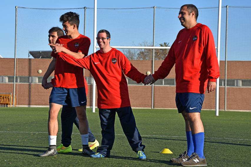 El Juvenil disfruta de una jornada de inclusión con un entrenamiento junto a Levante UD EDI