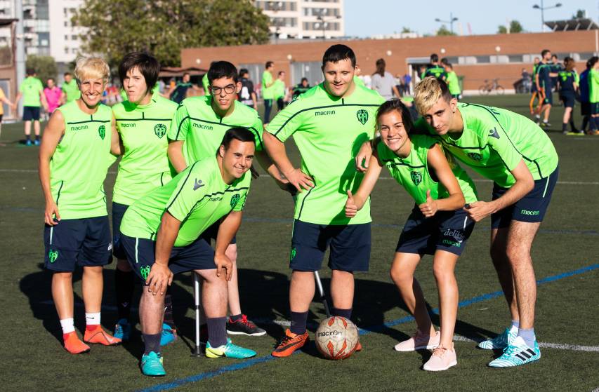 Galería: el divertido entrenamiento del Levante UD EDI con el Levante UD Femenino