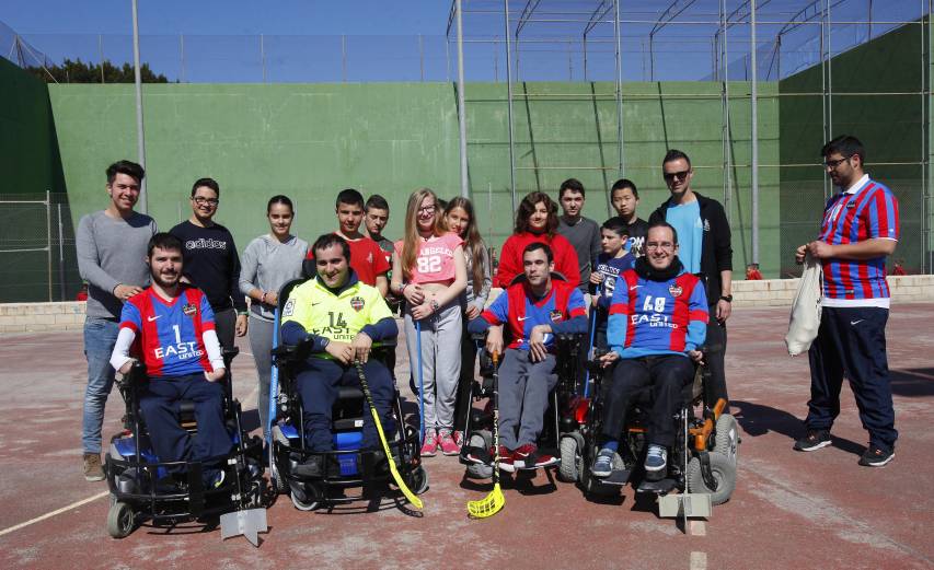 Levante UD Masclets comparte una jornada de hockey y valores con el CAR y el colegio Santa Cruz de Mislata