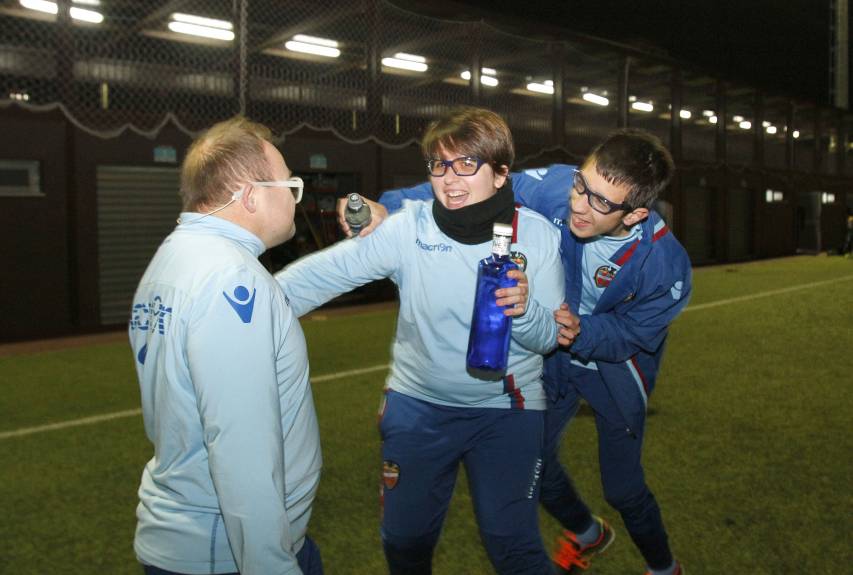 Pablo Andújar y Javier Martínez disfrutan de un entrenamiento muy especial con Levante UD EDI