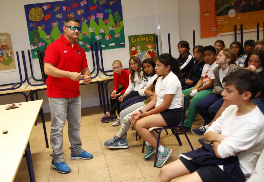 David Casinos y Mónica Merenciano visitan el CEIP San Juan de la Ribera